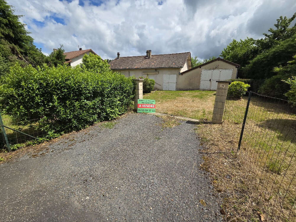 Maison à HAUTEFORT