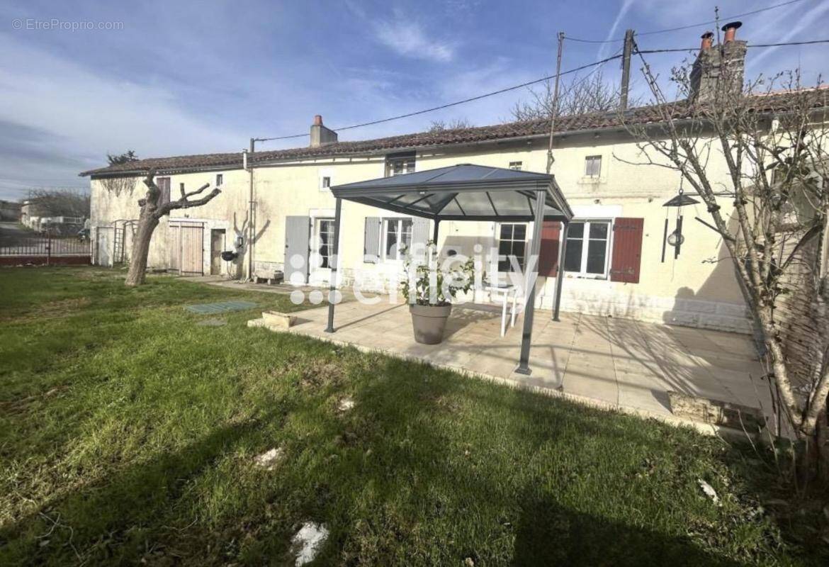 Maison à LIMALONGES