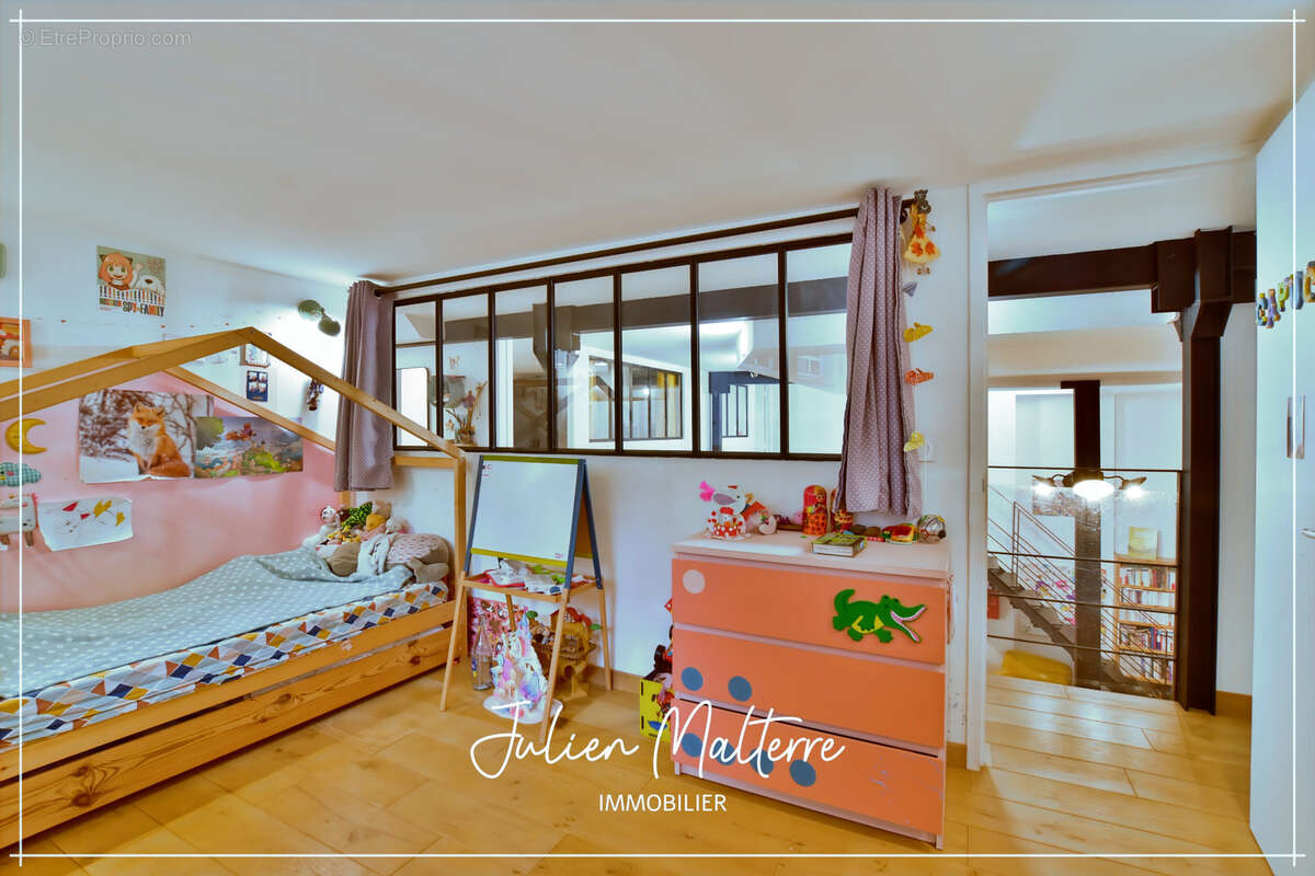 SAINT ETIENNE (42) - Exceptionnel LOFT de 165 m² avec 5 chambres et garage - Quartier Tréfilerie - photo 6