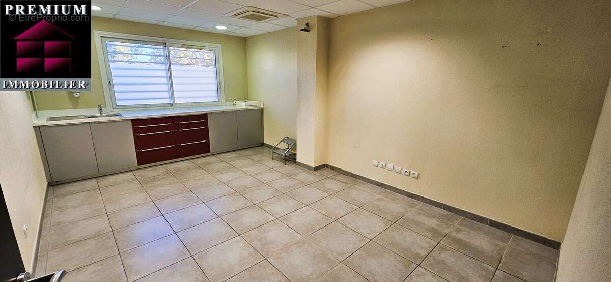 Commerce à SAINT-ESTEVE