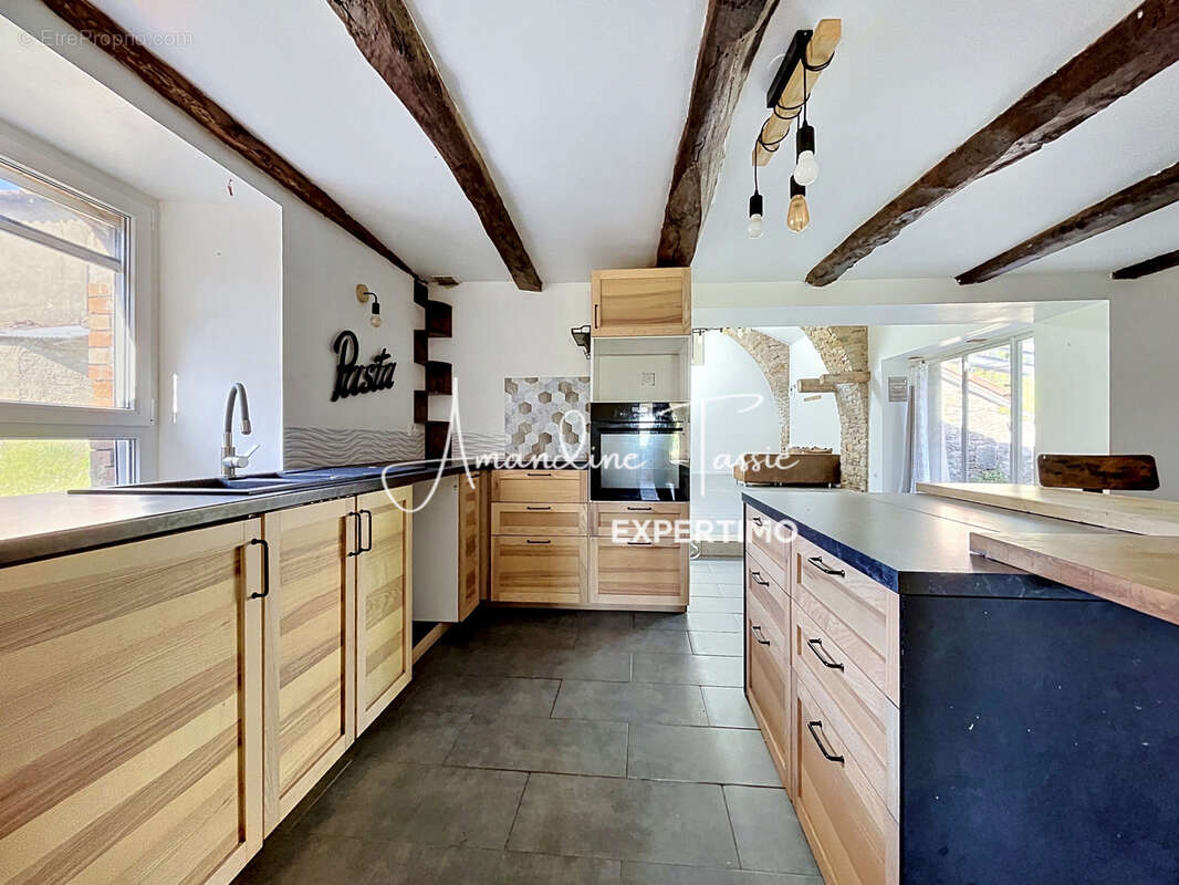 Ancien corps de ferme rénové avec 6 chambres et dépendances - photo 25