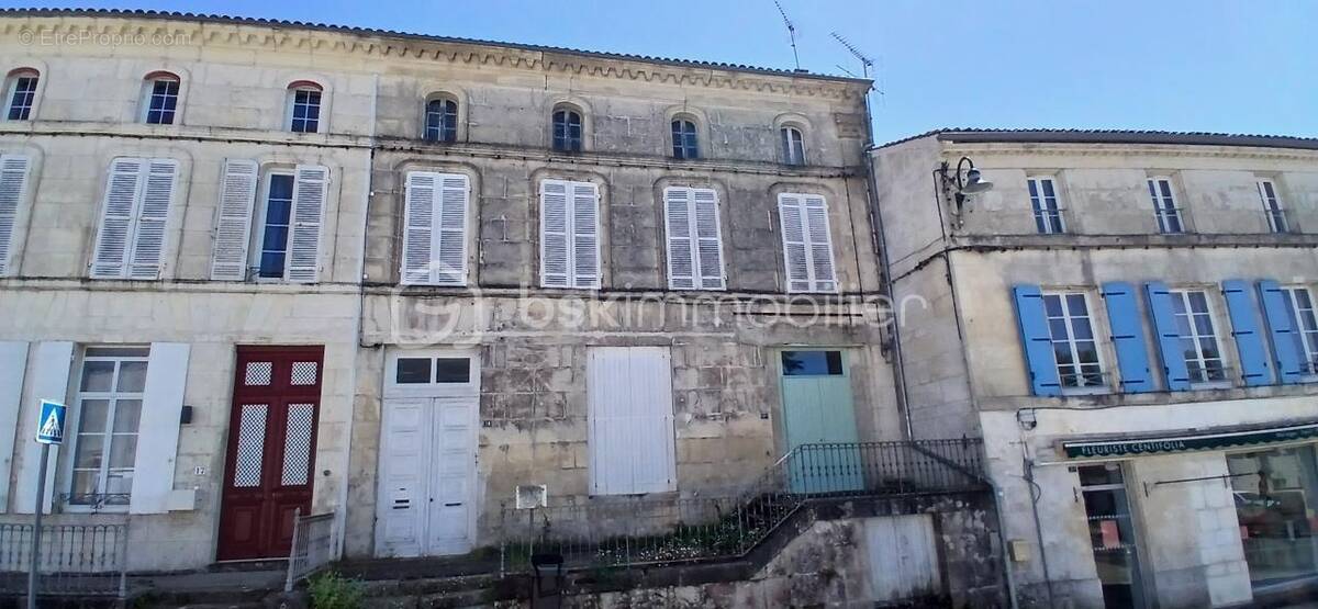 Maison à BURIE