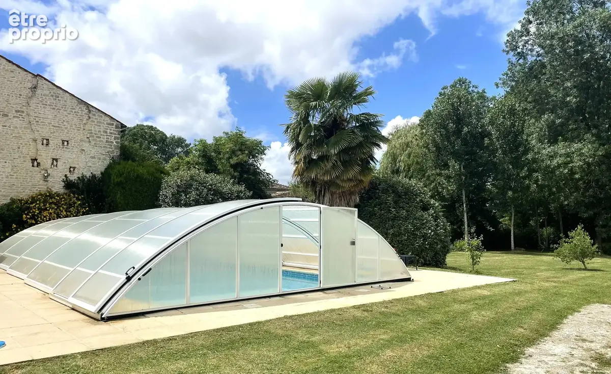 Charentaise de caractère avec piscine, étang et parc arboré - photo 2