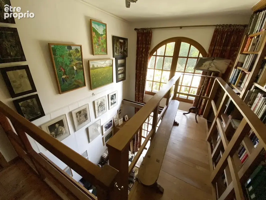 Dans un Domaine fortifiée médiéval, maison en pierres avec 249m2 habitables avec jardin privatif et paysagé - photo 21