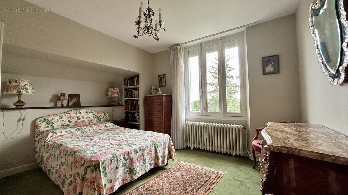 Maison à LES MARTRES-DE-VEYRE