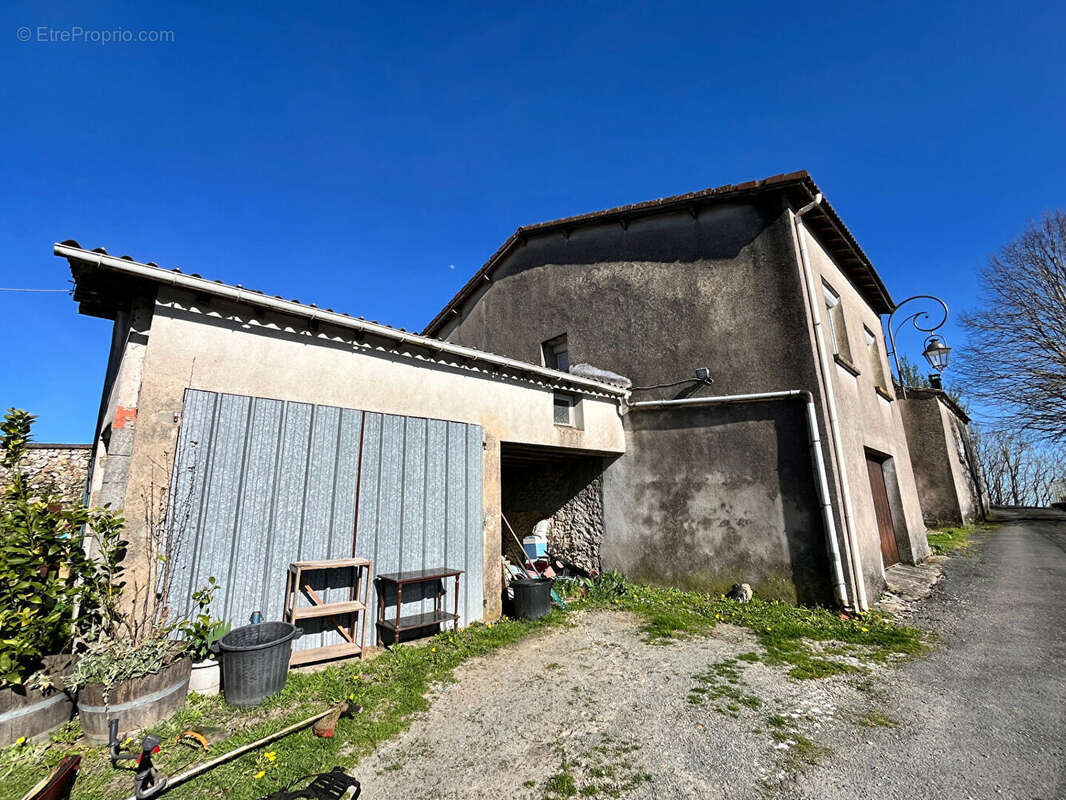 Maison à MONBAHUS