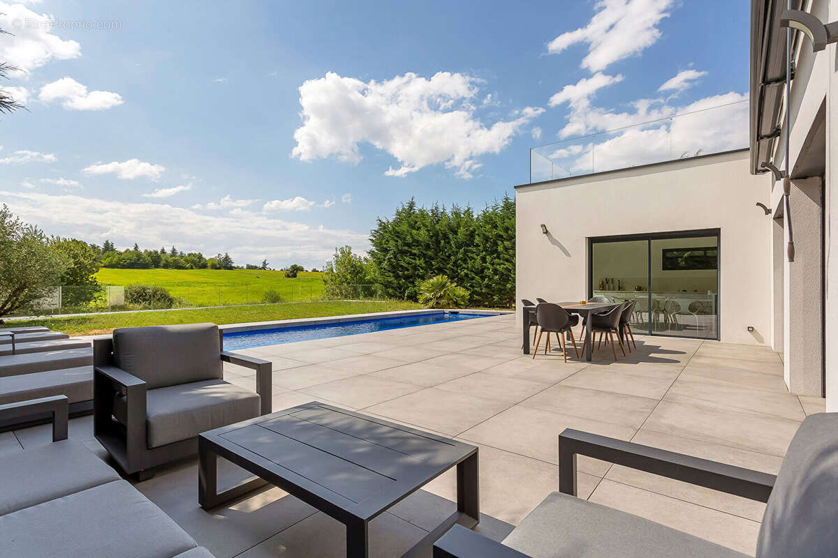 Villa Ecully 5 pièce(s) 235 m2 - photo 2