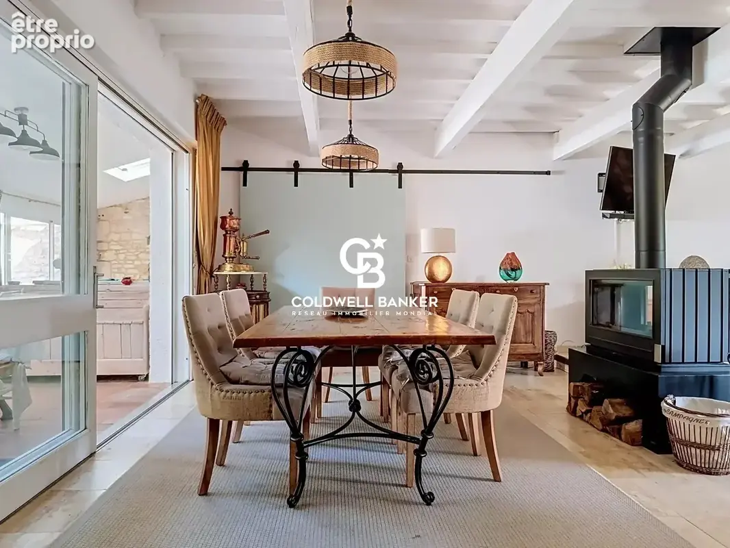 Une maison de caractère, un intérieur soigné et une véritable atmosphère - 10km de Saintes - photo 2