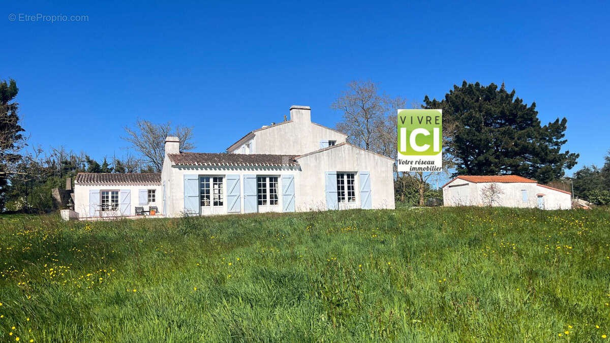 Maison à LA CHAPELLE-BASSE-MER