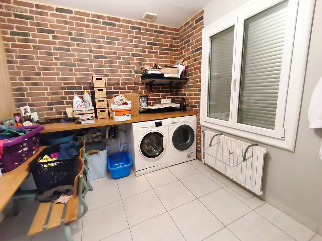 Maison renovee 4 chambres et double garage - photo 9
