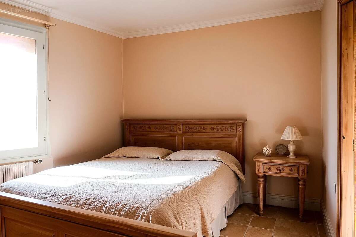 Maison à SAINT-MARTIN-LA-SAUVETE