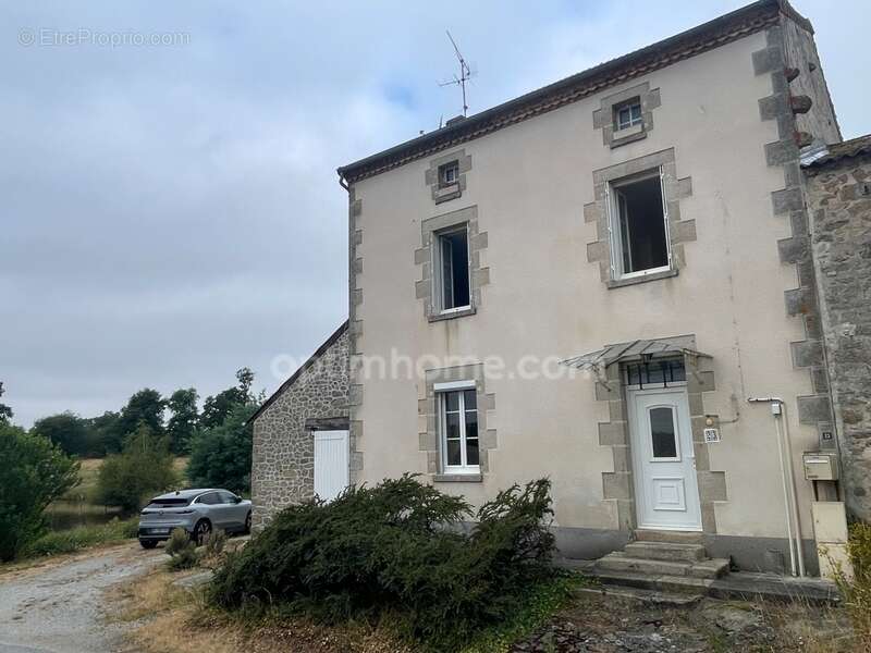 Maison  sur 8853 m2  avec étang, jardin plat et dépendances - photo 5