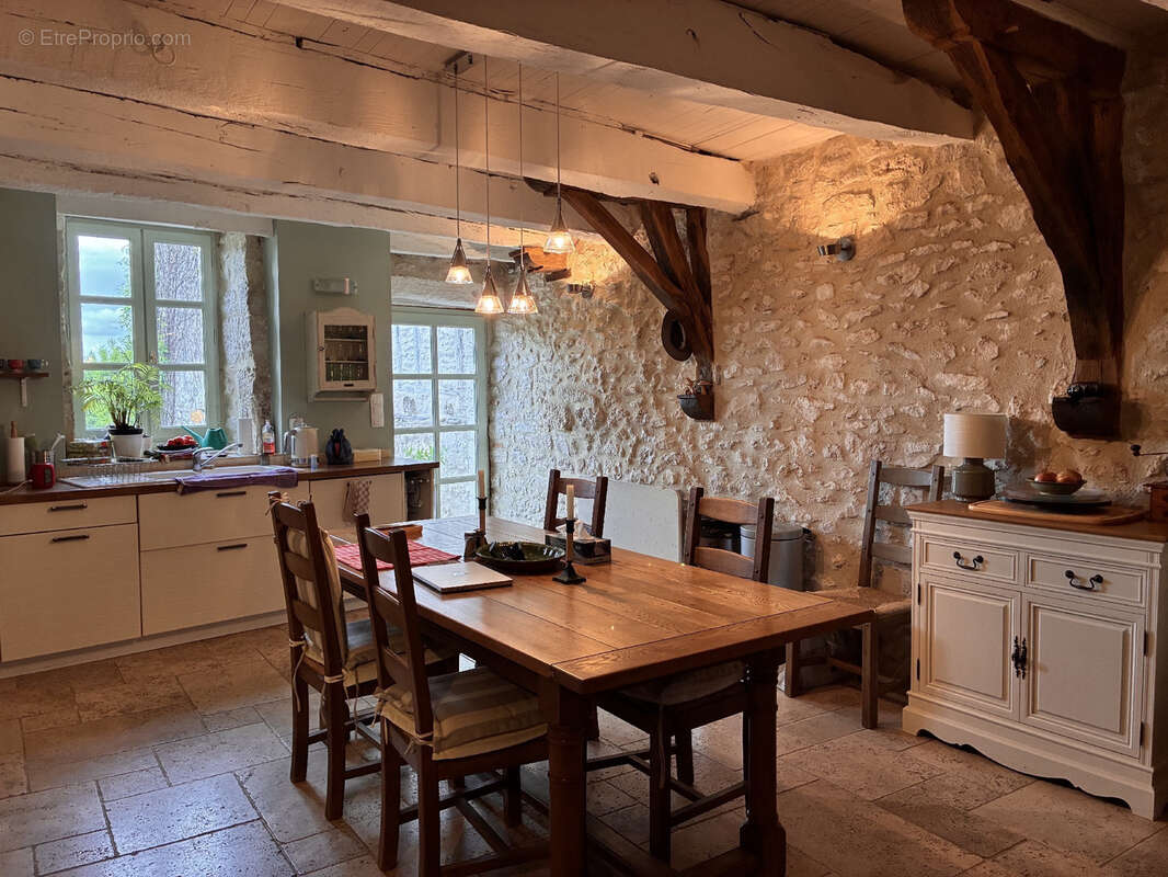 Maison à CASTELNAU-MONTRATIER