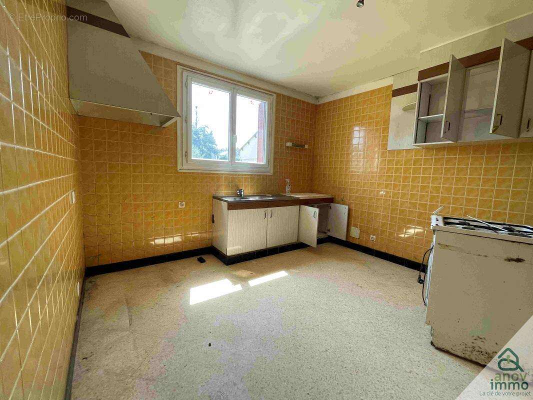 Maison à SAINTE-GENEVIEVE-SUR-ARGENCE