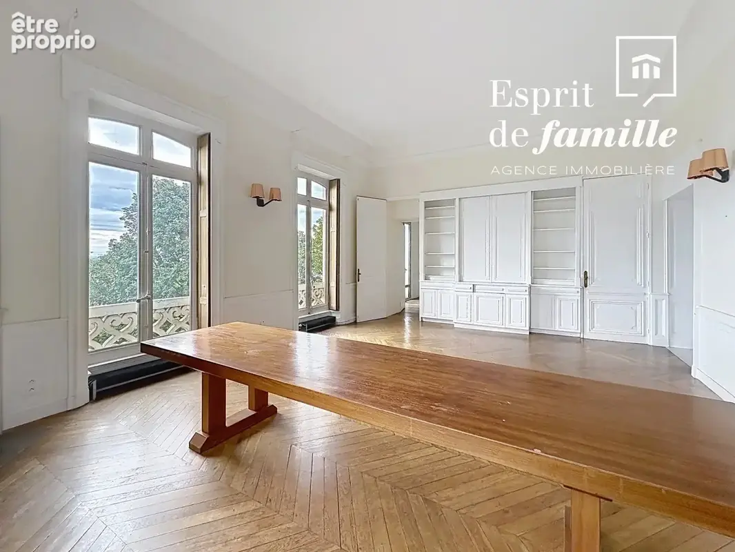 QUAI JEAN-JACQUES ROUSSEAU – Appartement de réception de 122 m² dans une maison bourgeoise - photo 4