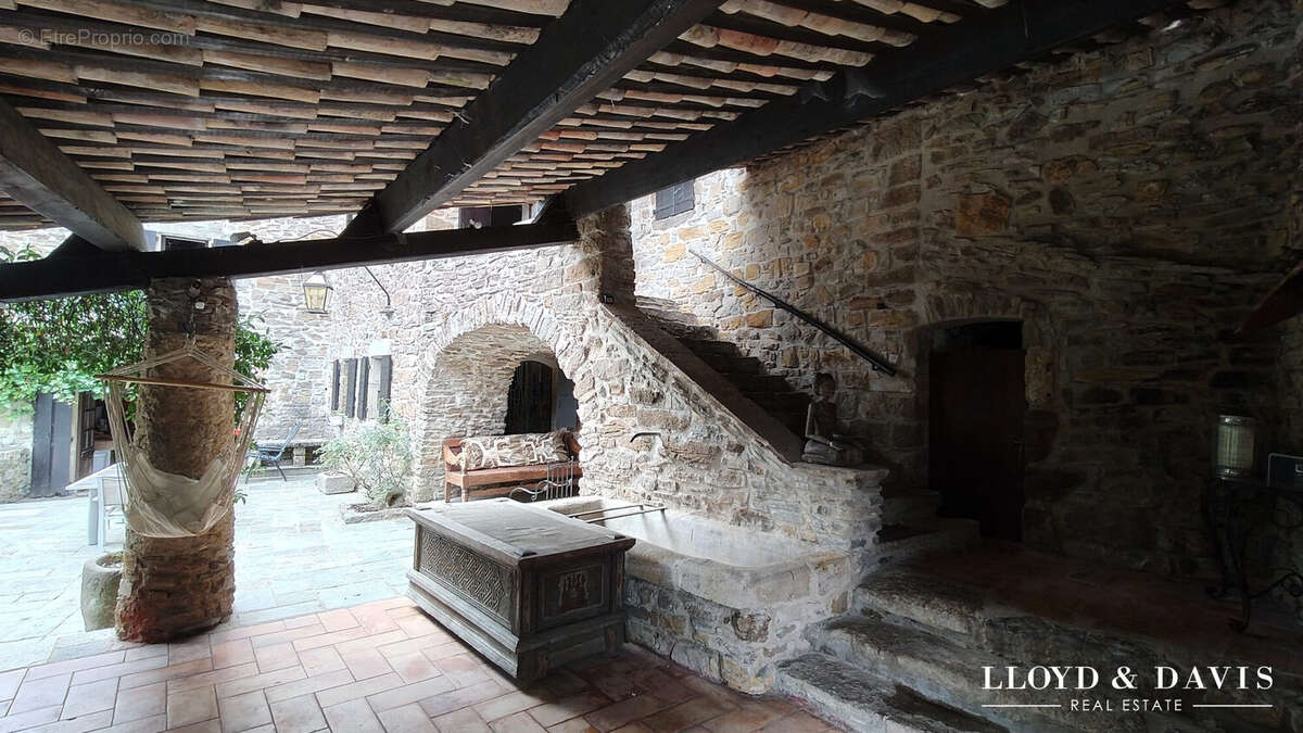 Maison à VEYRAS