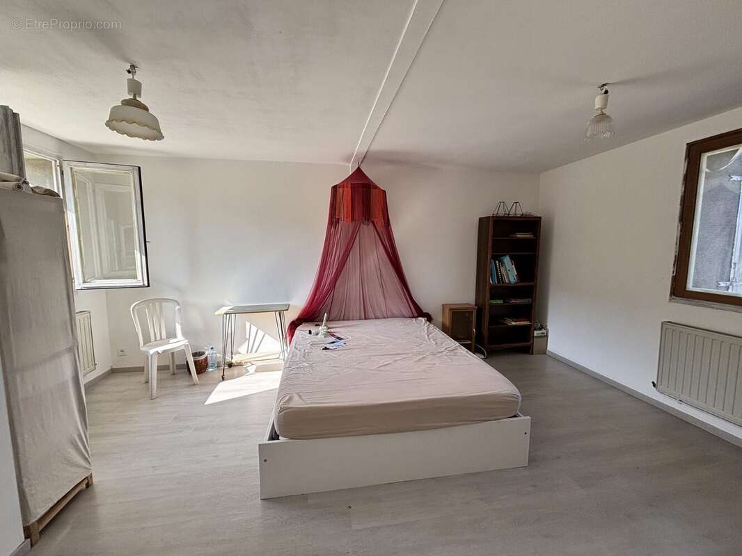 Maison à SAINT-BONNET-DES-BRUYERES