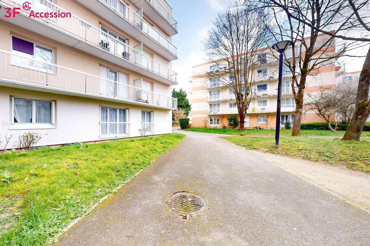 Appartement à MAGNY-LES-HAMEAUX