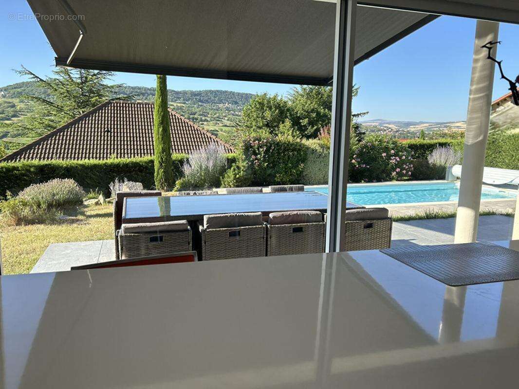 Maison à LES MARTRES-DE-VEYRE