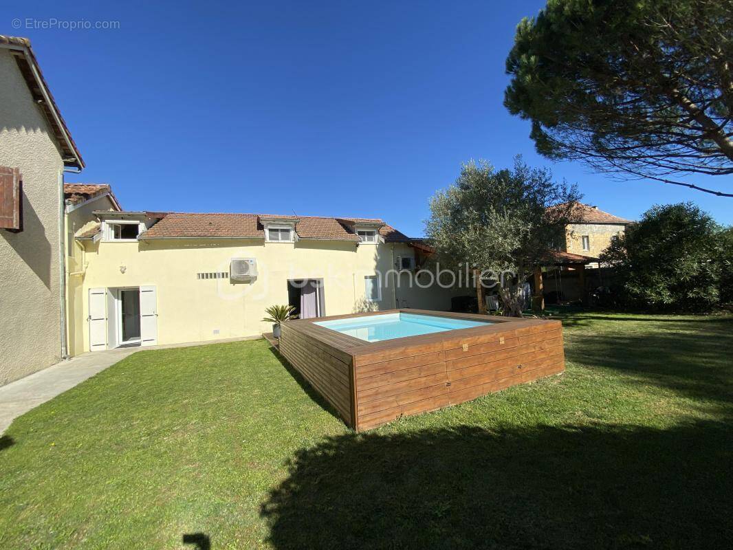 Maison à VILLECOMTAL-SUR-ARROS