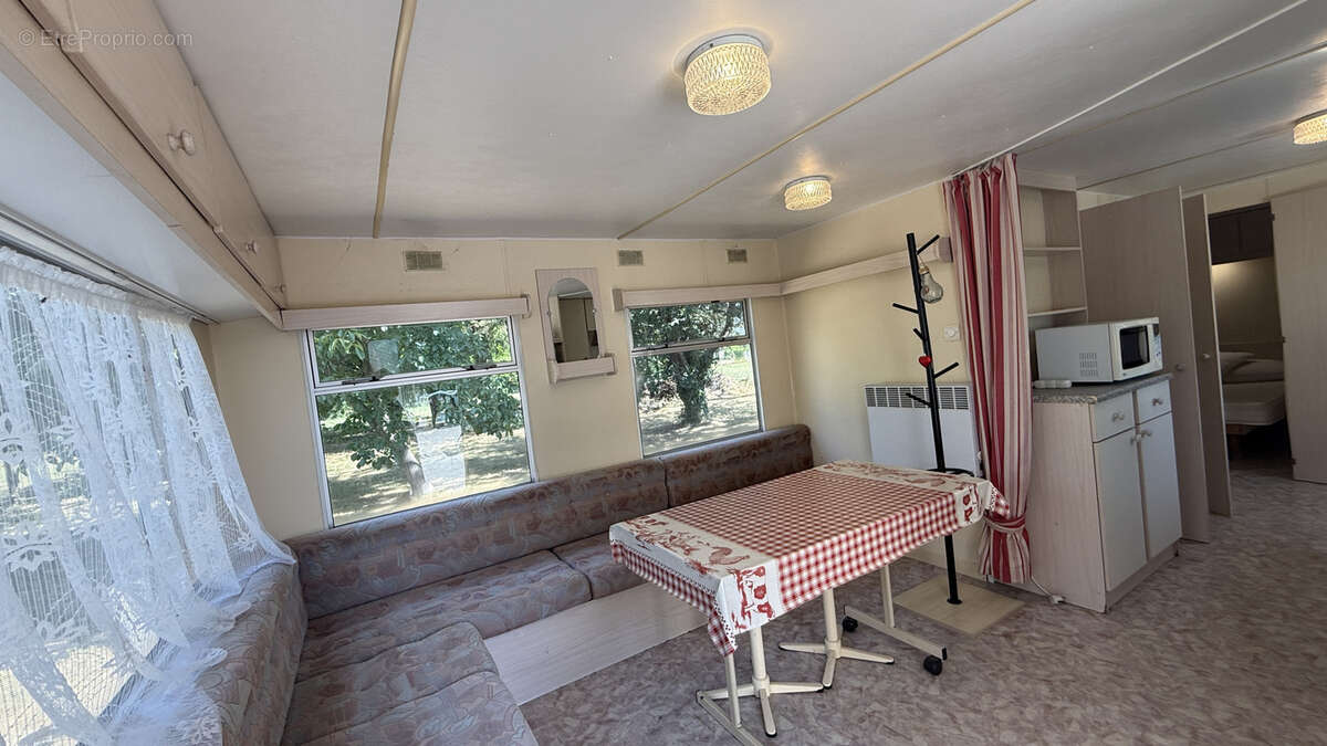 Maison à SAINT-QUENTIN-LA-POTERIE