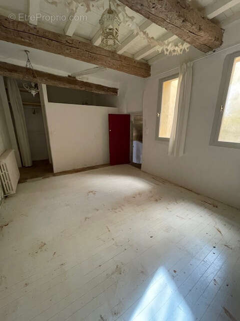 34120 Pézenas immeuble 3 appartements et 3 studios 1 terrasse 2 caves 1 patio - photo 15