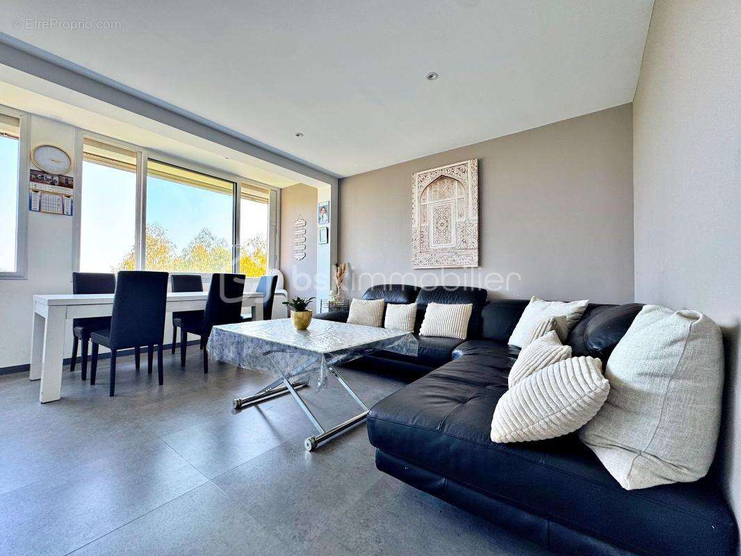 Dpt var - hyeres-les-palmiers - appartement t4 de 73 m² en duplex - 2 eme et 3 eme etage - photo 4