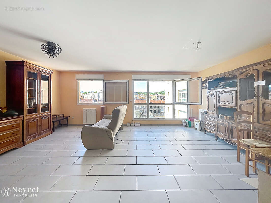 Appartement à SAINT-ETIENNE