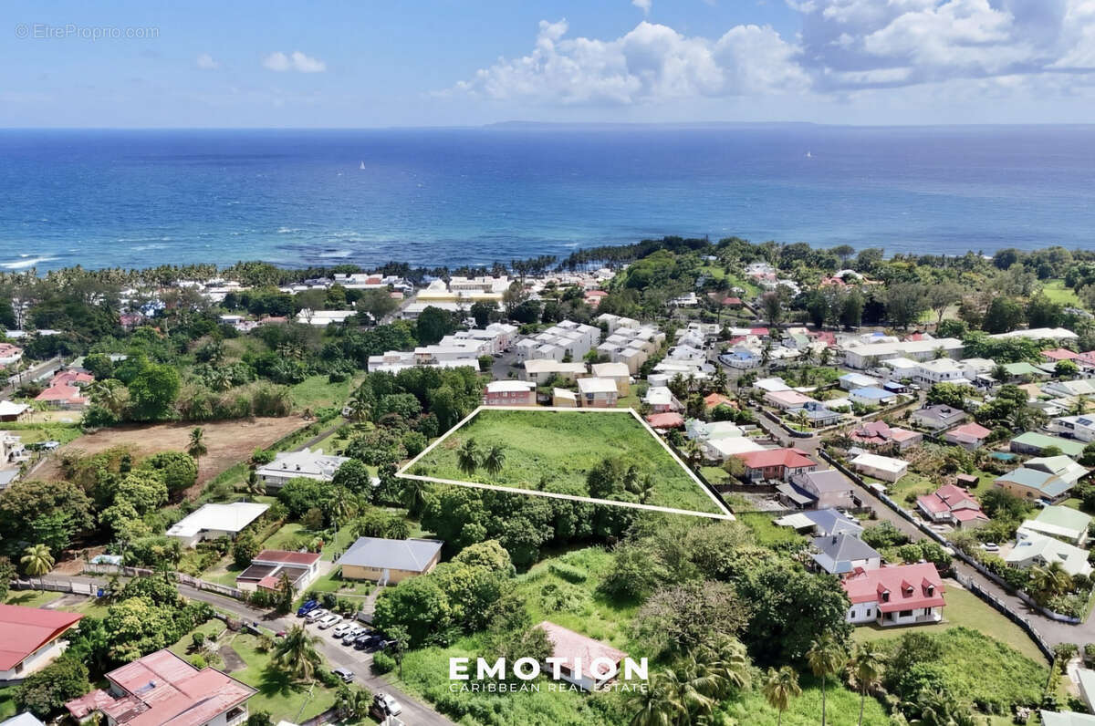 Terrain à CAPESTERRE-BELLE-EAU