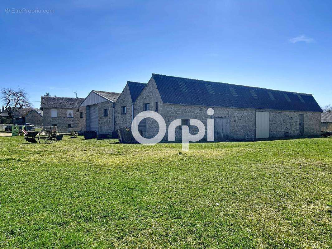 Maison à MONTAIGNAC-SAINT-HIPPOLYTE