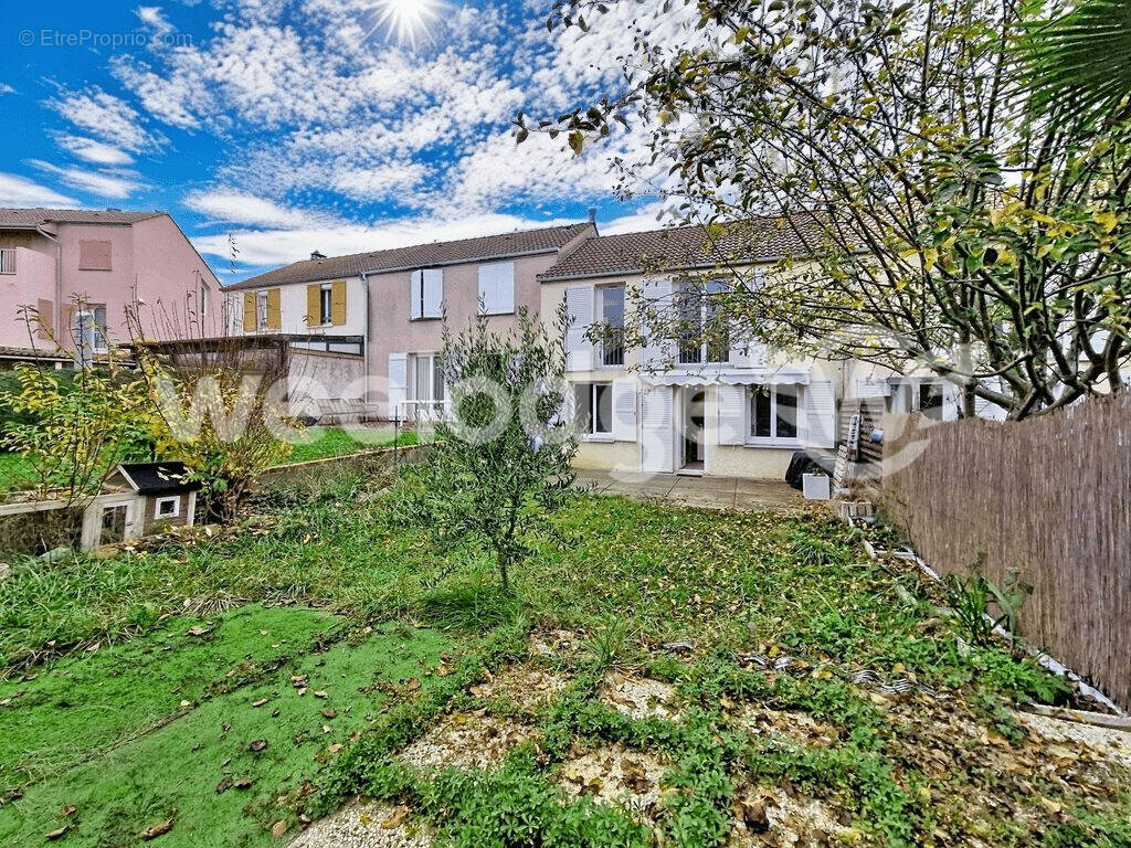 Maison à JOUY-LE-MOUTIER