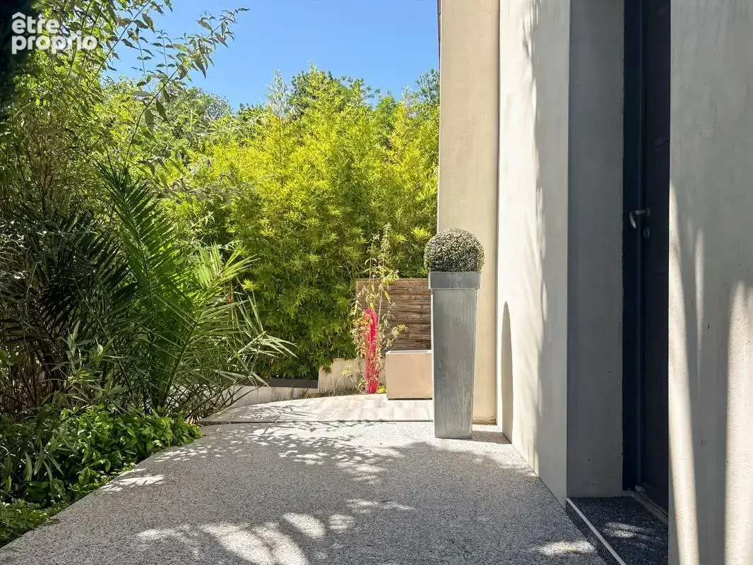 Saint-Péray – Maison contemporaine de plain-pied 181 m² avec piscine, studio indépendant et vue nature - photo 6