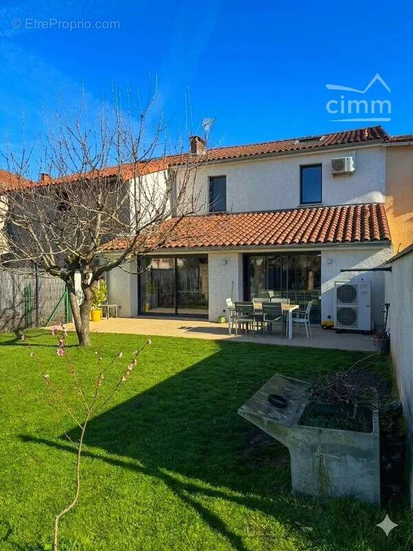 Maison à VILLEFRANCHE-D'ALBIGEOIS