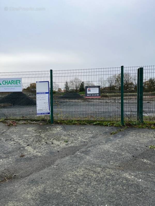 Terrain à VILLEDIEU-LA-BLOUERE