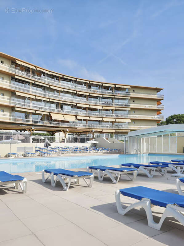 Appartement à SAINT-LAURENT-DU-VAR