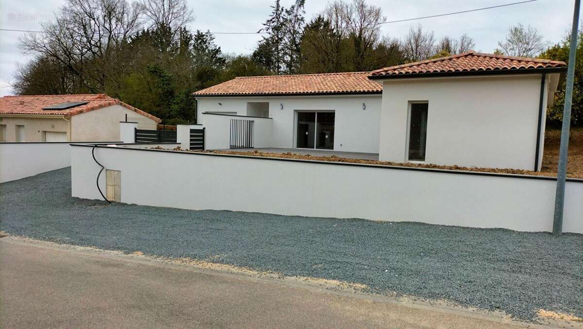 Maison à MAUVEZIN