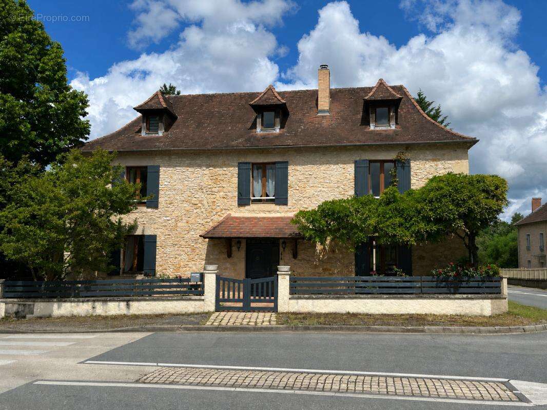 Maison à HAUTEFORT