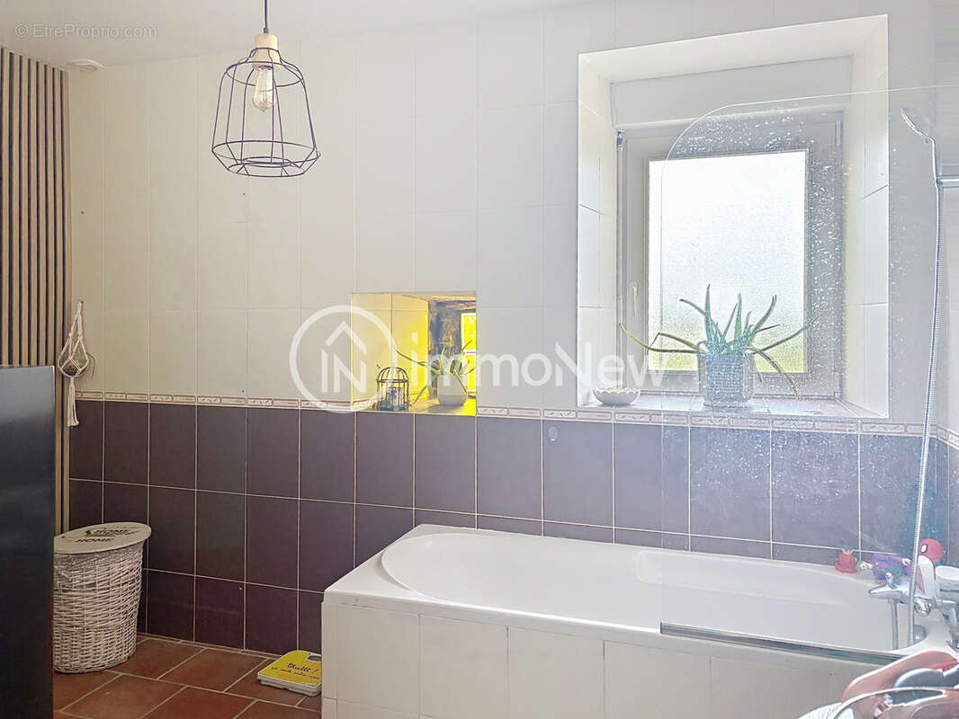 Superbe maison en pierre 192 m2 sur terrain 4807 m2 avec beaux volumes et puits - photo 16