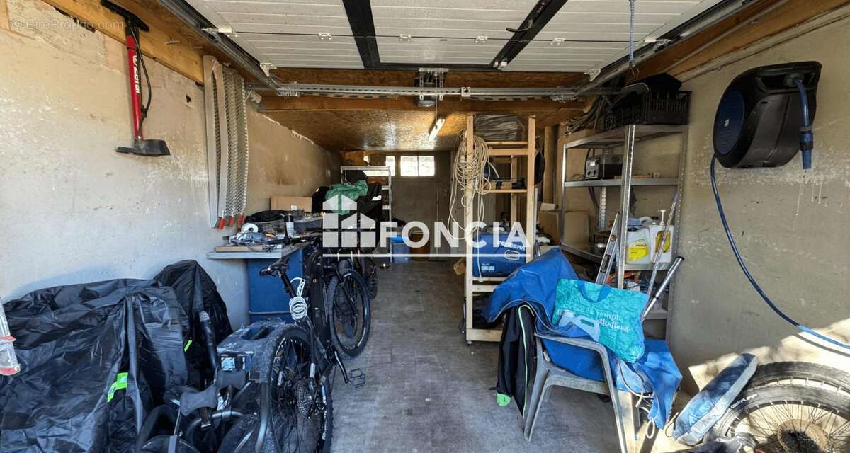 Maison à ONET-LE-CHATEAU