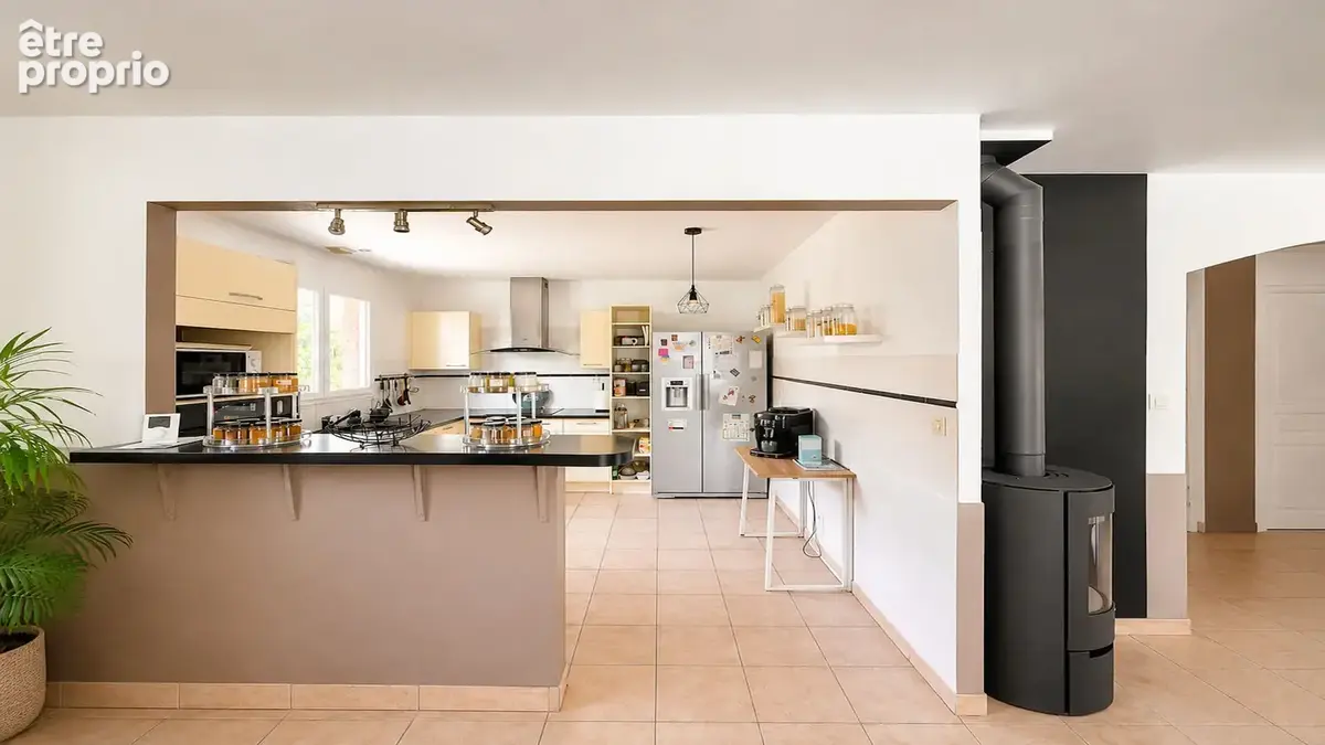 Maison T5 de plain-pied de 114 m² , proche commodités . - photo 10