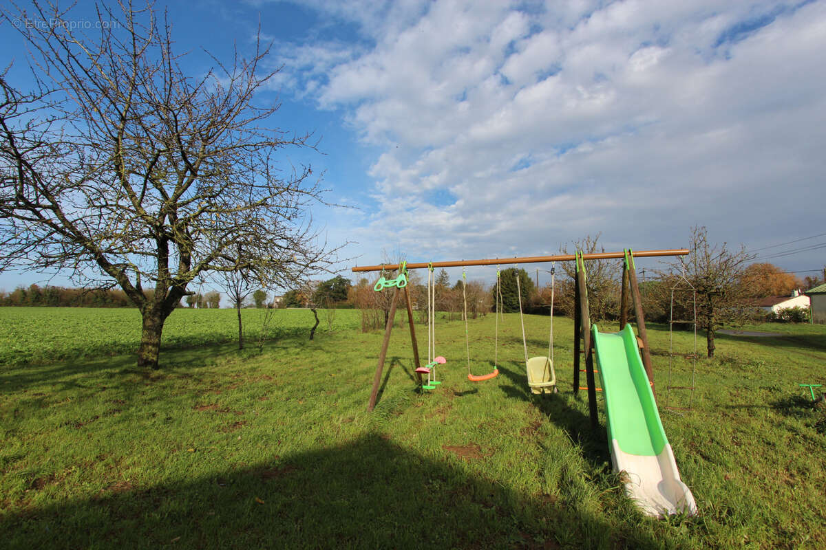 Maison à SAINT-POMPAIN