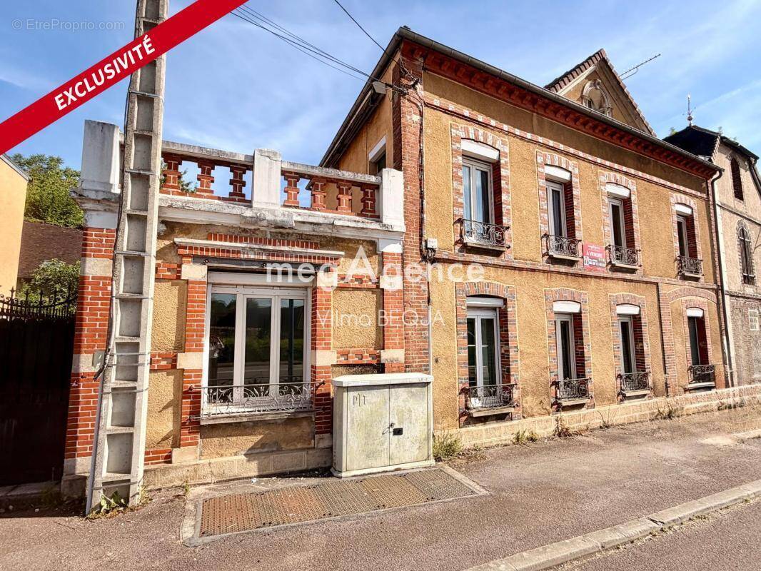 Maison à PARON