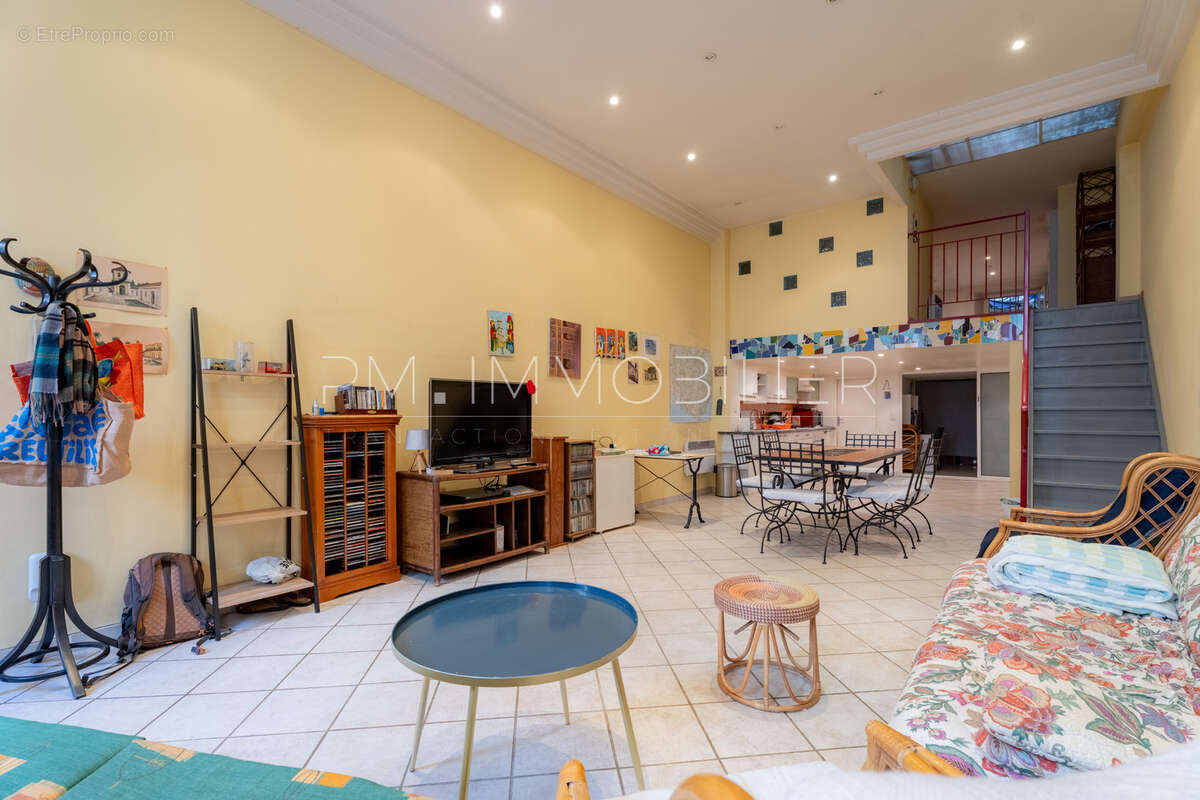 Appartement à MARSEILLE-1E