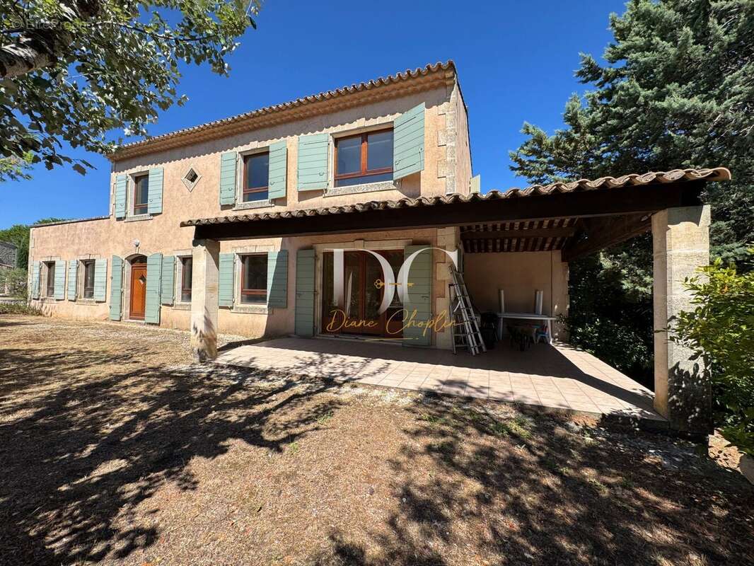 Maison 290 m² à Saint-Remy-De-Provence  - photo 3