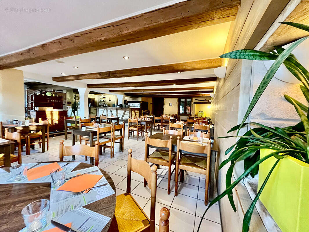 Commerce à PONT-DE-VAUX