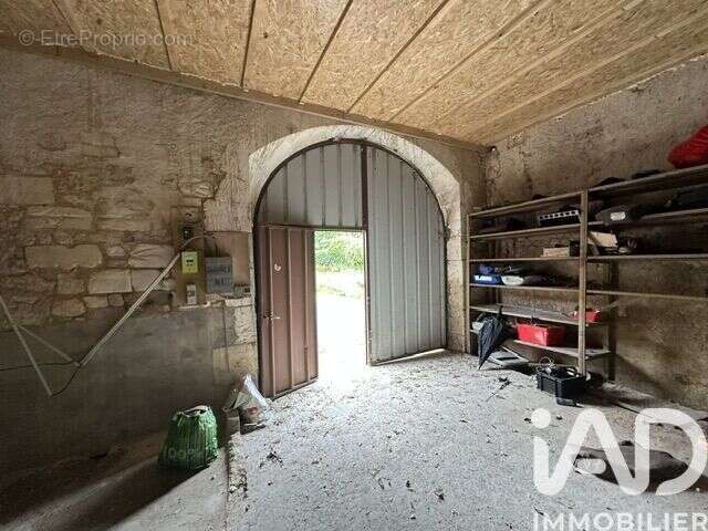 Maison 223 m² à Baignes-Sainte-Radegonde  - photo 7