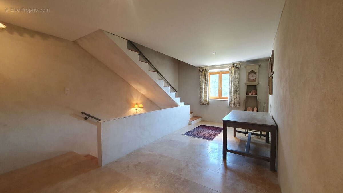 Najac. Propriété de caractère rénovée avec vue exceptionnelle - photo 16