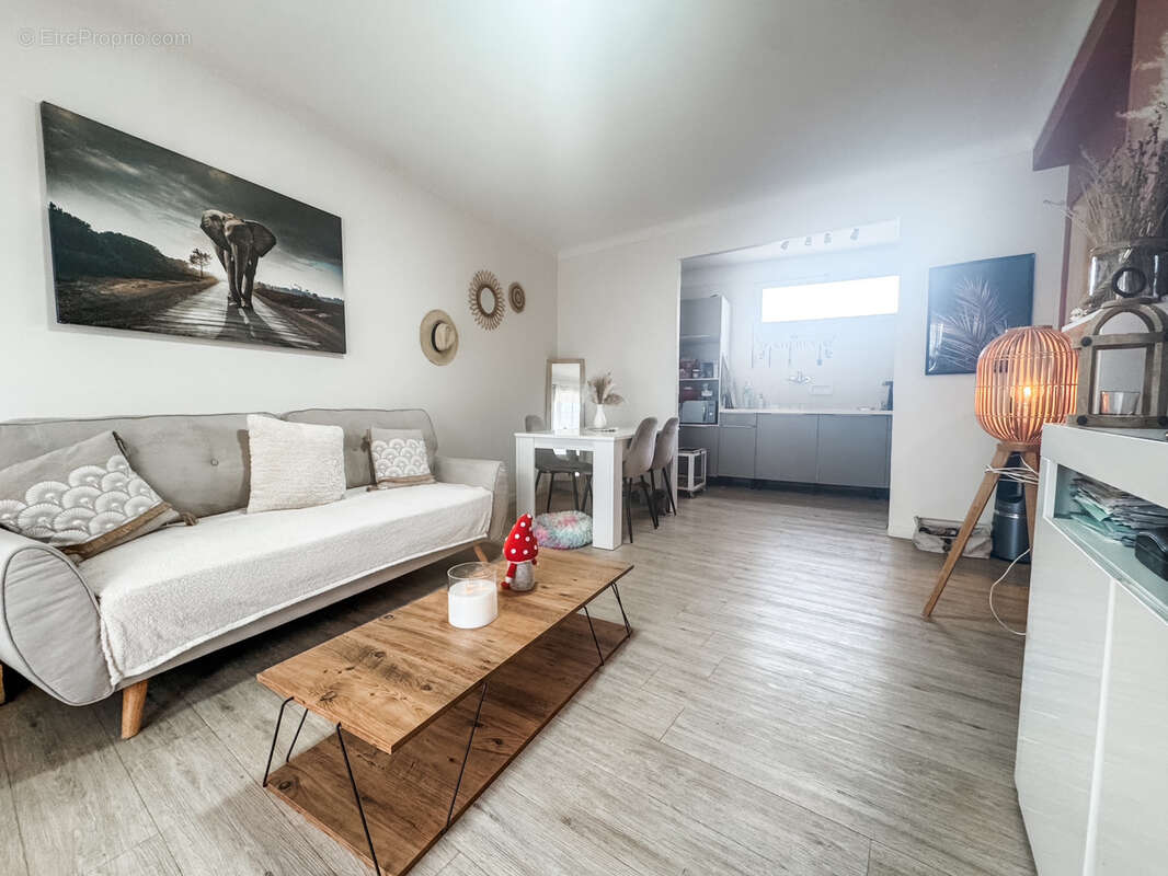 Appartement à SAINT-LAURENT-DU-VAR