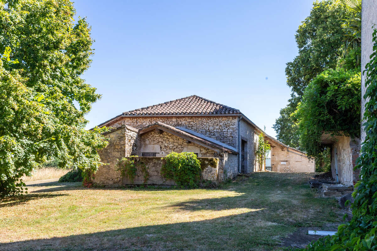 Maison de campagne avec piscine et grange - photo 43