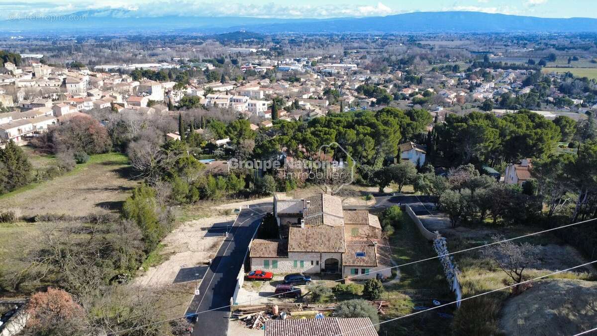 Terrain à CHATEAUNEUF-DE-GADAGNE